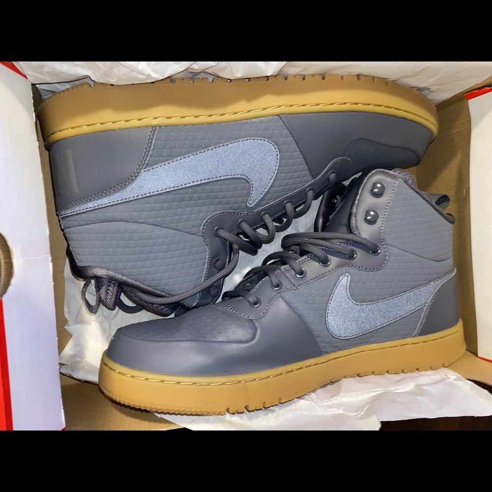 Nike court borough Mid winter